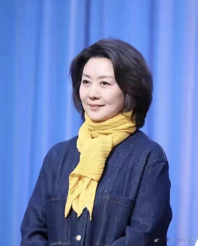 她是京剧第一美人，长长的睫毛，乌黑的大眼睛，化着淡妆，却美的不一样。她就是京剧美