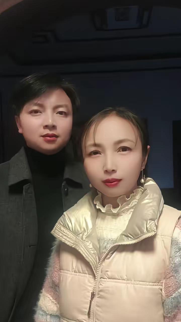 都说我们姐弟俩有点像