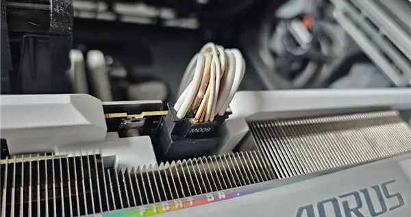 RTX 5090新年第一燒！玩游戲時聞到糊味已心知不妙