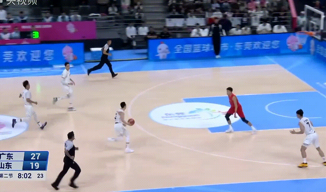 比杨瀚森还不自律的那就是沈梓捷了！

广东球迷看到杜锋重用沈梓捷打首发彻底慌了，