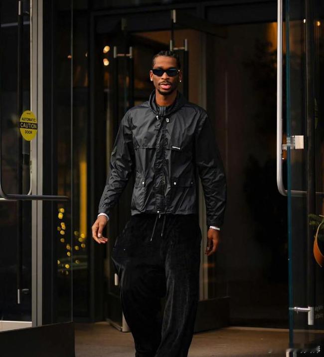 一直在更新创造记录！谁能挡雷霆？赛季战绩定格为20胜1负+12连胜，稳居联盟第一