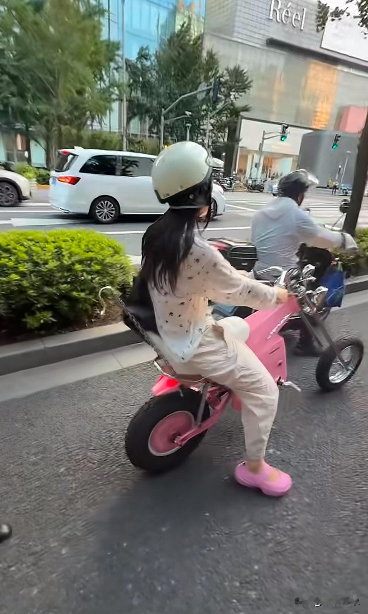 这是什么车？美女？