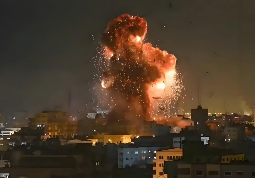 面对伊朗同归于尽打法，美军亮出王炸底牌：如果战败，就爆核武器。美国对伊朗的战争持