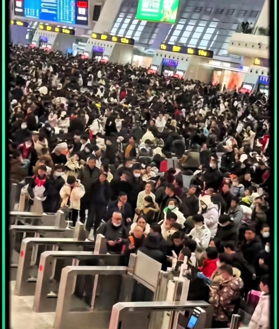 国家太用心了，
​还没到年关，
​就已经在琢磨农民工的事了，就是为了防止大家集中