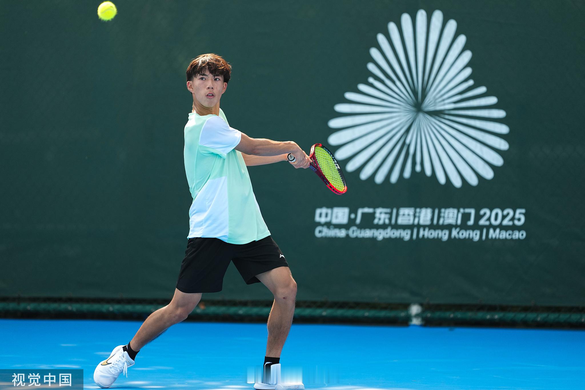 粤港澳三地同框画面有多燃 第十五届全国运动会开幕式正在进行，网球比赛今天上午也在