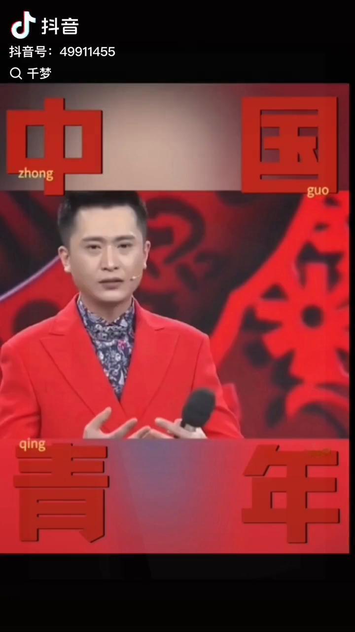 新春喜剧之夜。
旋律熟悉吗？越过了一道弯，翻过了一道弯，撩动白云蓝天蓝，望眼平川