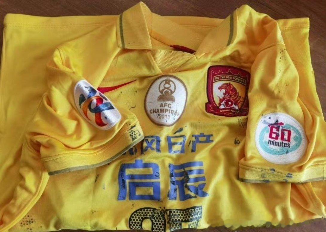 球衣要时不时的拿出去晒一下，不然广州的天气很容易就废了