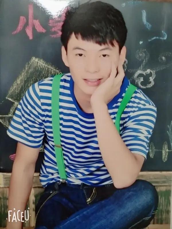 20岁小伙做新郎跟妆师月入过2万！打破偏见后，他活成了别人羡慕的样子
 
你敢相