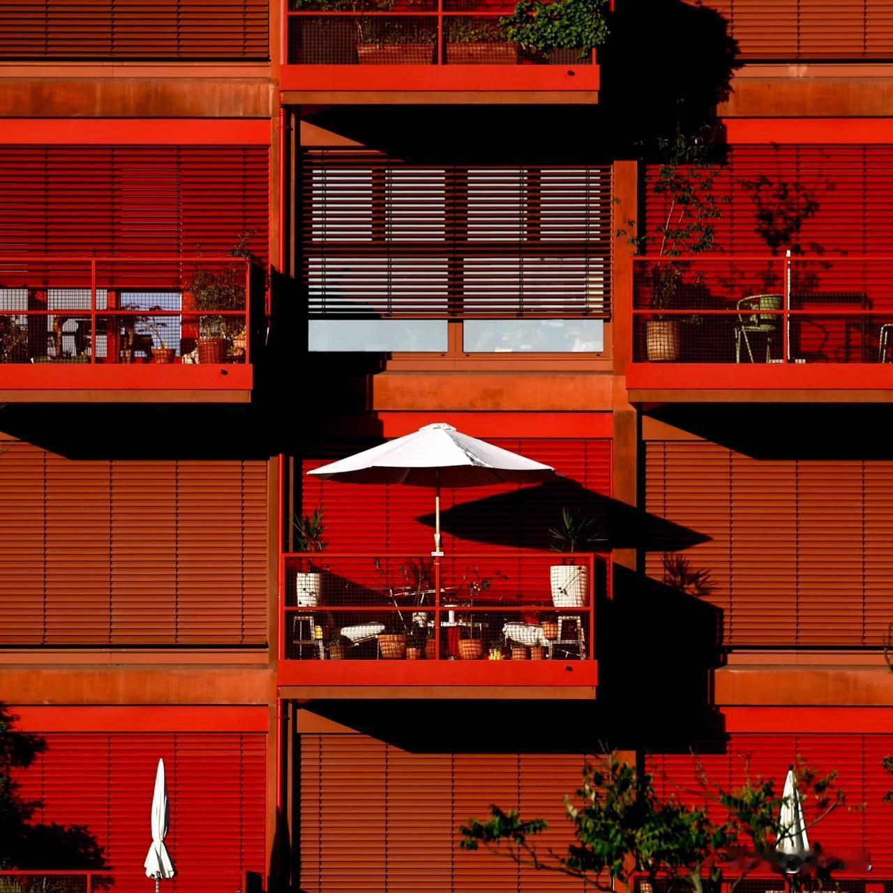 华尔街日报7月5日报道：“欧洲人长期以来一直排斥空调，他们认为空调不仅噪音大，还