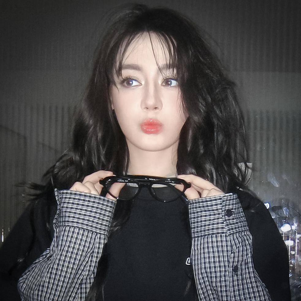 小笨笨 小呆呆👓迪丽热巴在大学是辩论赛主席