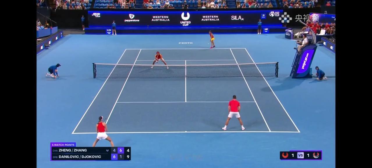 中国队算是虽败犹荣了，能逼到拥有德约科维奇的塞尔维亚打到混双抢十，可惜不能以一场