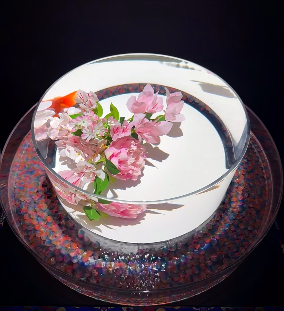 人只要快乐，经脉就会变好。因为人一快乐，经脉就通畅，经脉一通畅，免疫力就提高了。