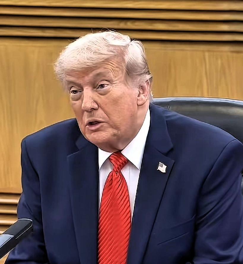 特朗普走了，普京又来拜访了。
 
就在昨天下午，美国总统特朗普结束了对中国三天的