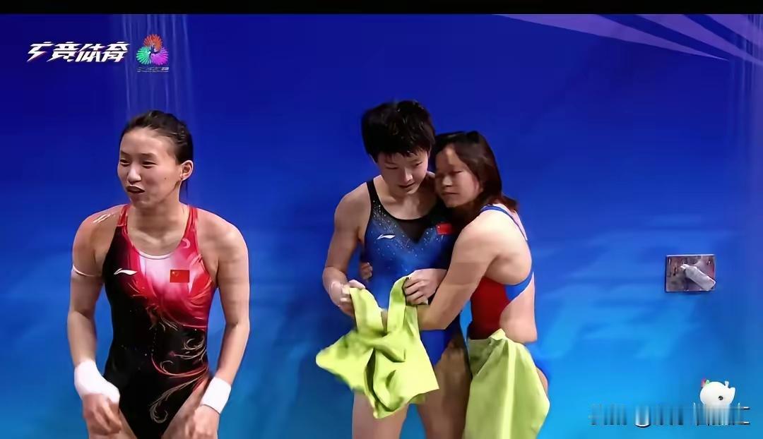 陈芋汐获得亚军？看了陈芋汐的央视采访，终于知道她到底有难受了。

没错在11月2