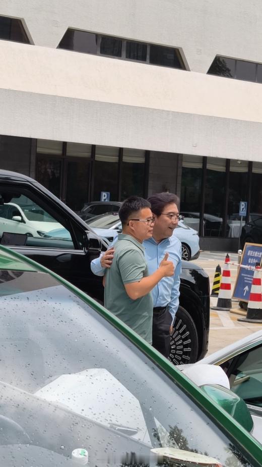 很多人没意识到，真正让豪华车市场发生变化的，不是价格战，而是技术代差。最近水均益