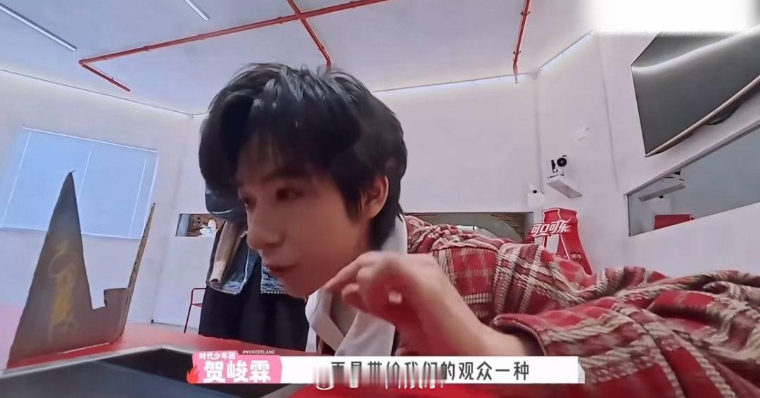 贺峻霖的嘴节目组也招架不住五十公里桃花坞 节目组遇到贺峻霖，算是踢到铁板了。一个