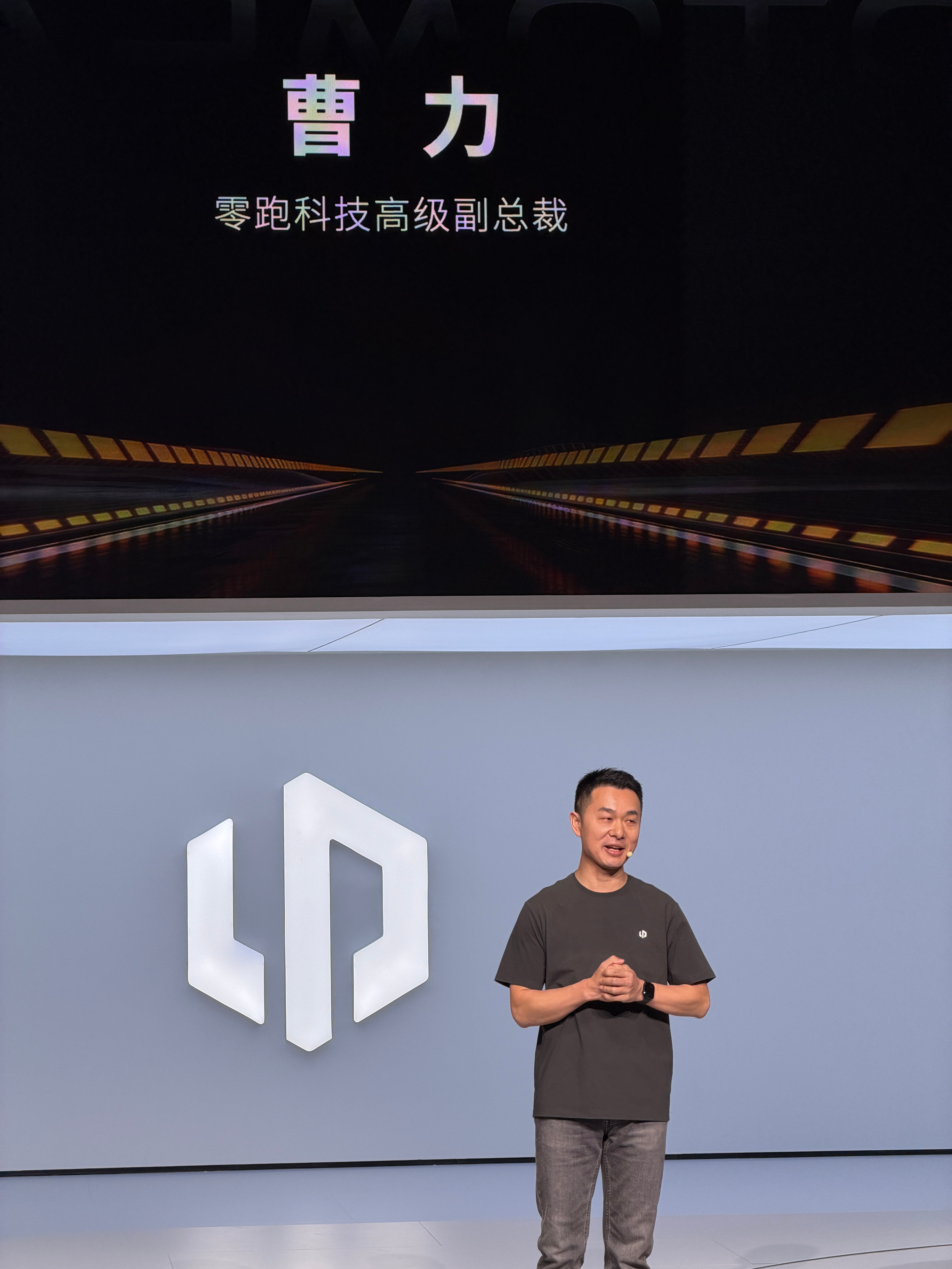 6月Lafa5登录欧洲26国。Tim是一日主理人，真的瘦啊Tim。Lafa5 U