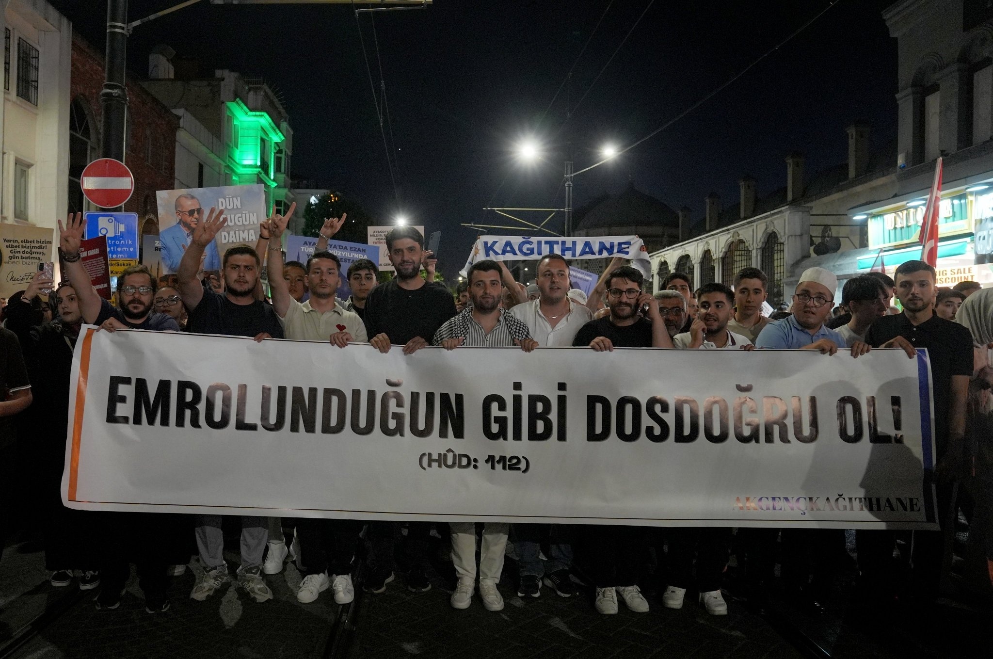 🇹🇷❗土耳其正义与发展党青年组织“正发青年团”在耶迪特佩大学毕业典礼(网页链