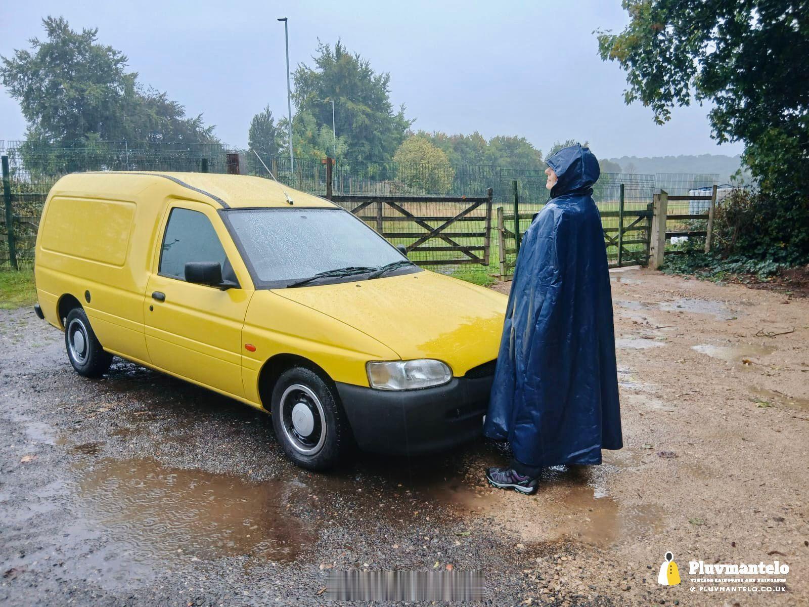 额，这个阴国雨衣卖家的推介图实在有点诡异……van事通