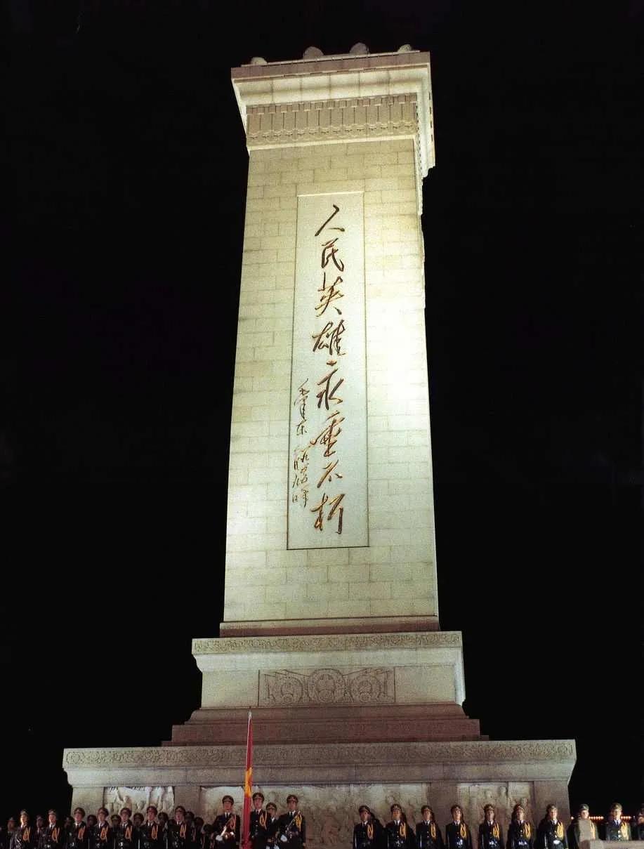 [火炬][火炬]今天是烈士纪念日[送自己一朵花][送自己一朵花]
向为了新中国的
