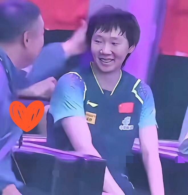 这场景太感人了，像父亲心疼自己的孩子一样，

王曼昱打败温特挺进决赛，

赛后刘