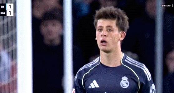 落后追分关头，皇马天才中场拒击掌教练。
第79分钟的里斯本，记分牌钉着4-2的