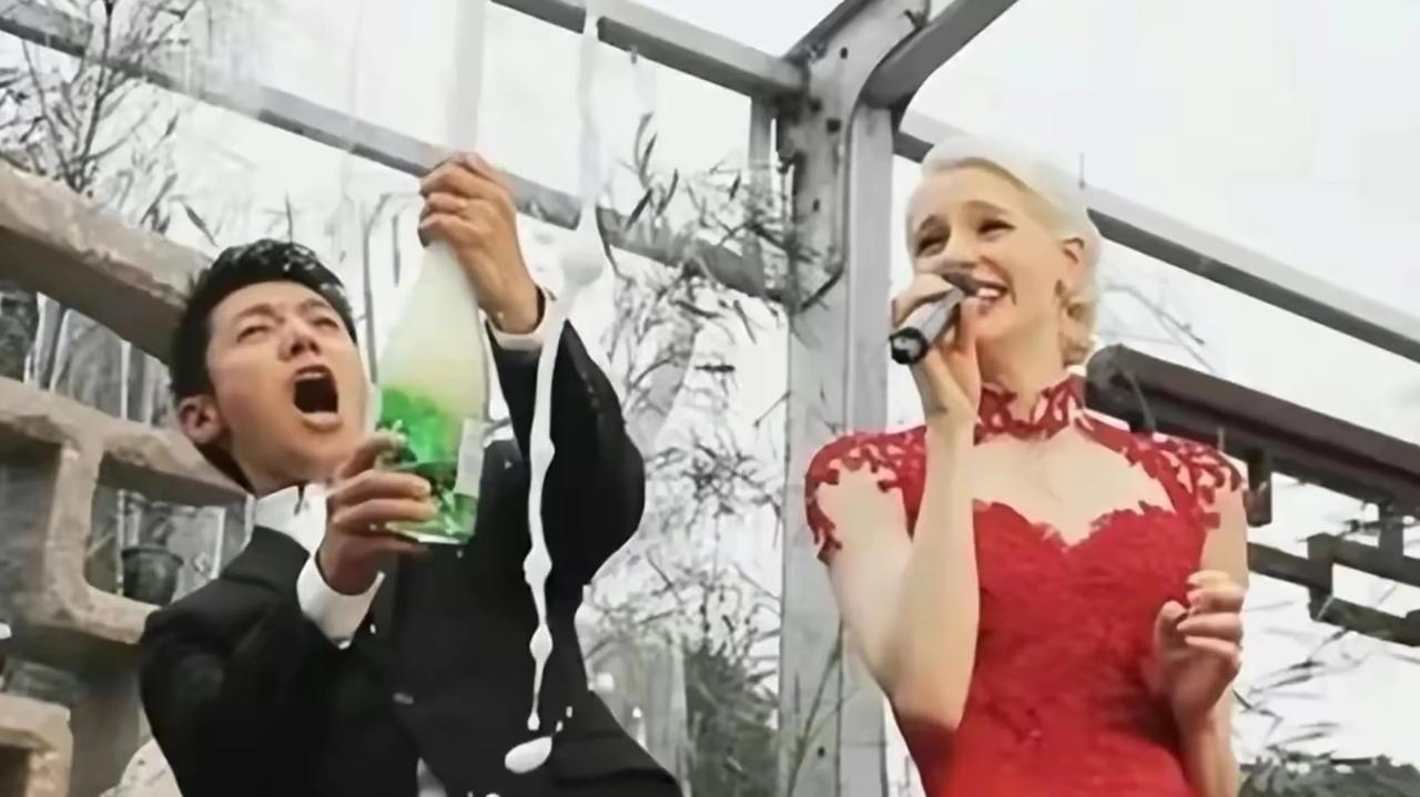 撒贝宁的人生非常精彩。他是中央电视台著名主持人，毕业于中国最高学府北京大学。他的