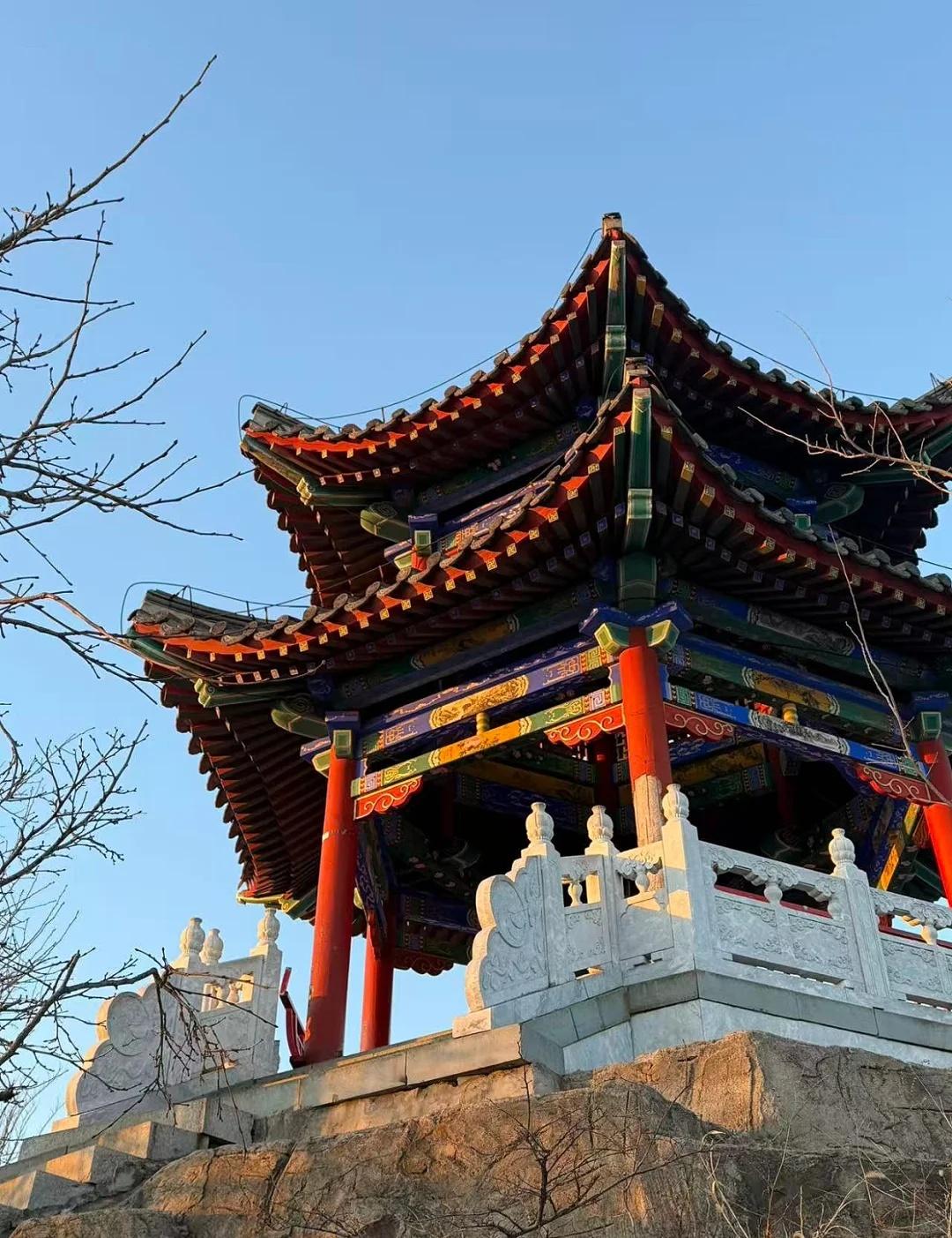 冬日棋盘山❄️亲测登山徒步日出日落好去处
🌉沈阳这座城市几乎没有山，可以说太少