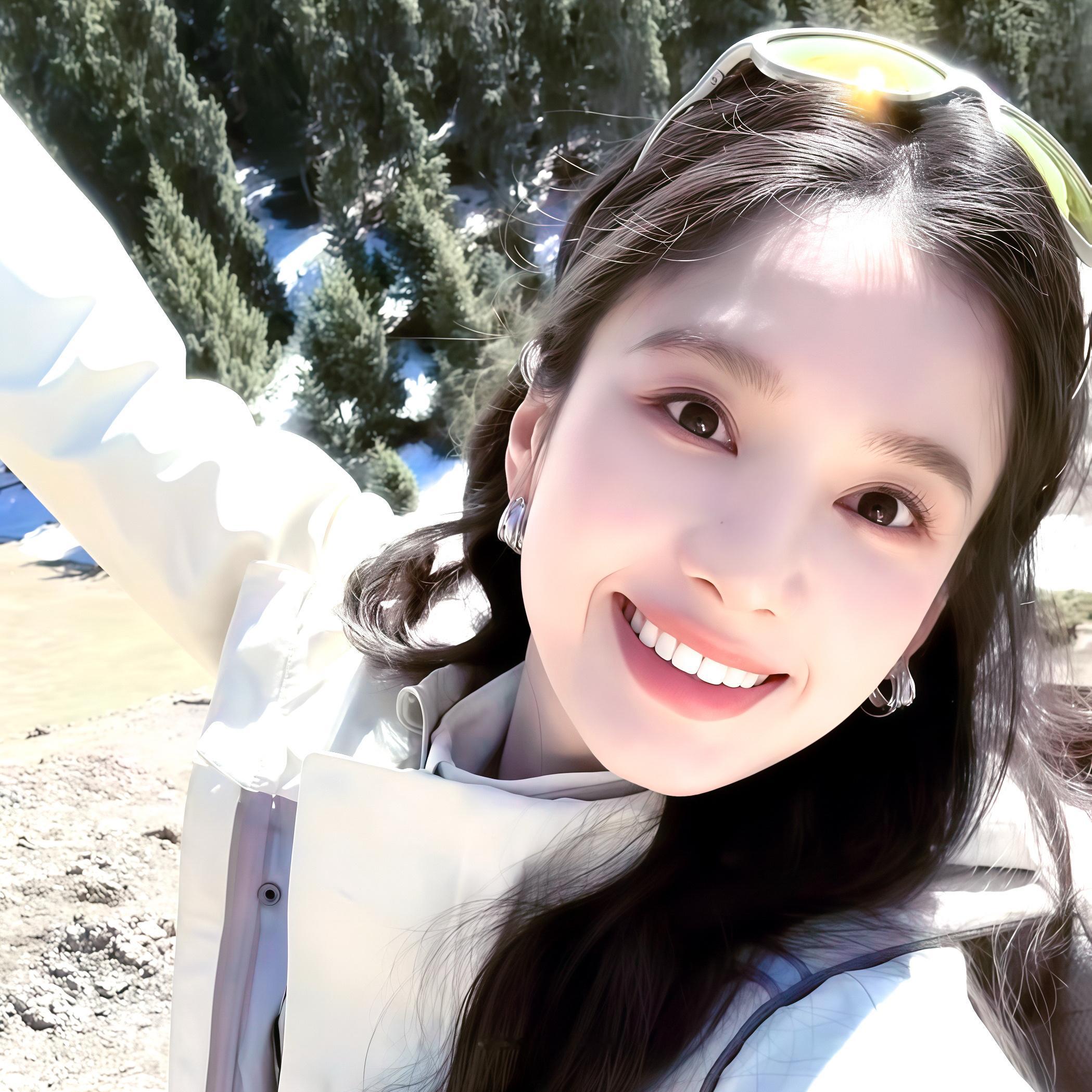 张婧仪·山是漫长地质年代里变化及其缓慢的浪·头像壁纸更新～张婧仪爬山plog
