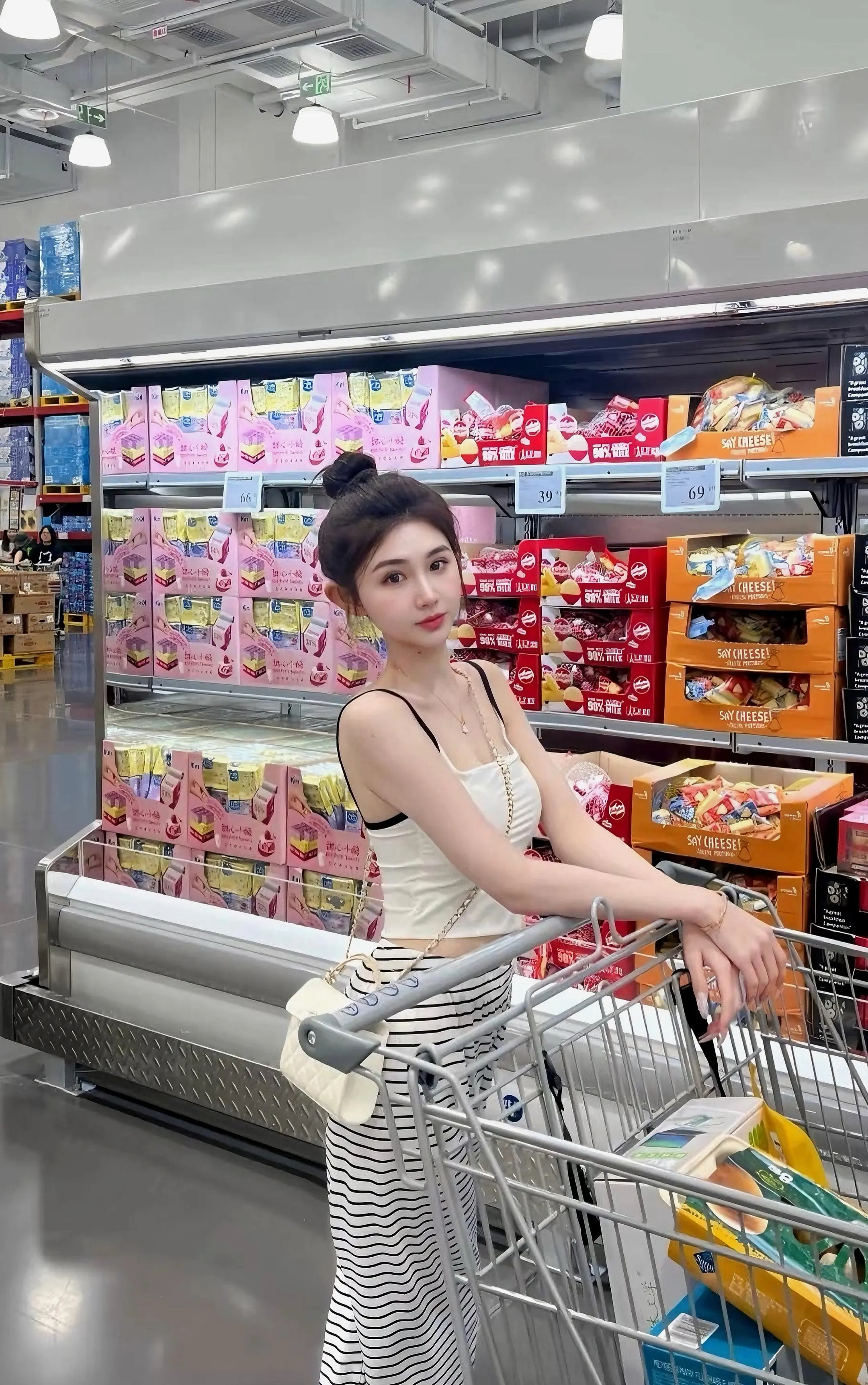 “理想和生活差了十万八千里，我马不停蹄却又无能为力”