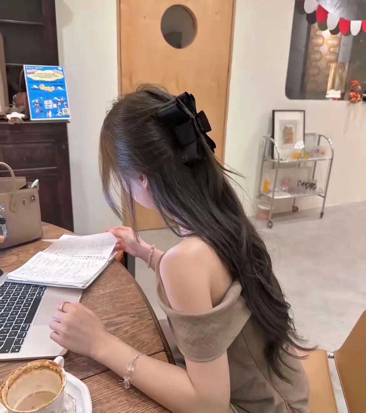 说个事，可能有人不爱听。

我刷到过不少强奸案的新闻，评论区总有一种调调让我特别