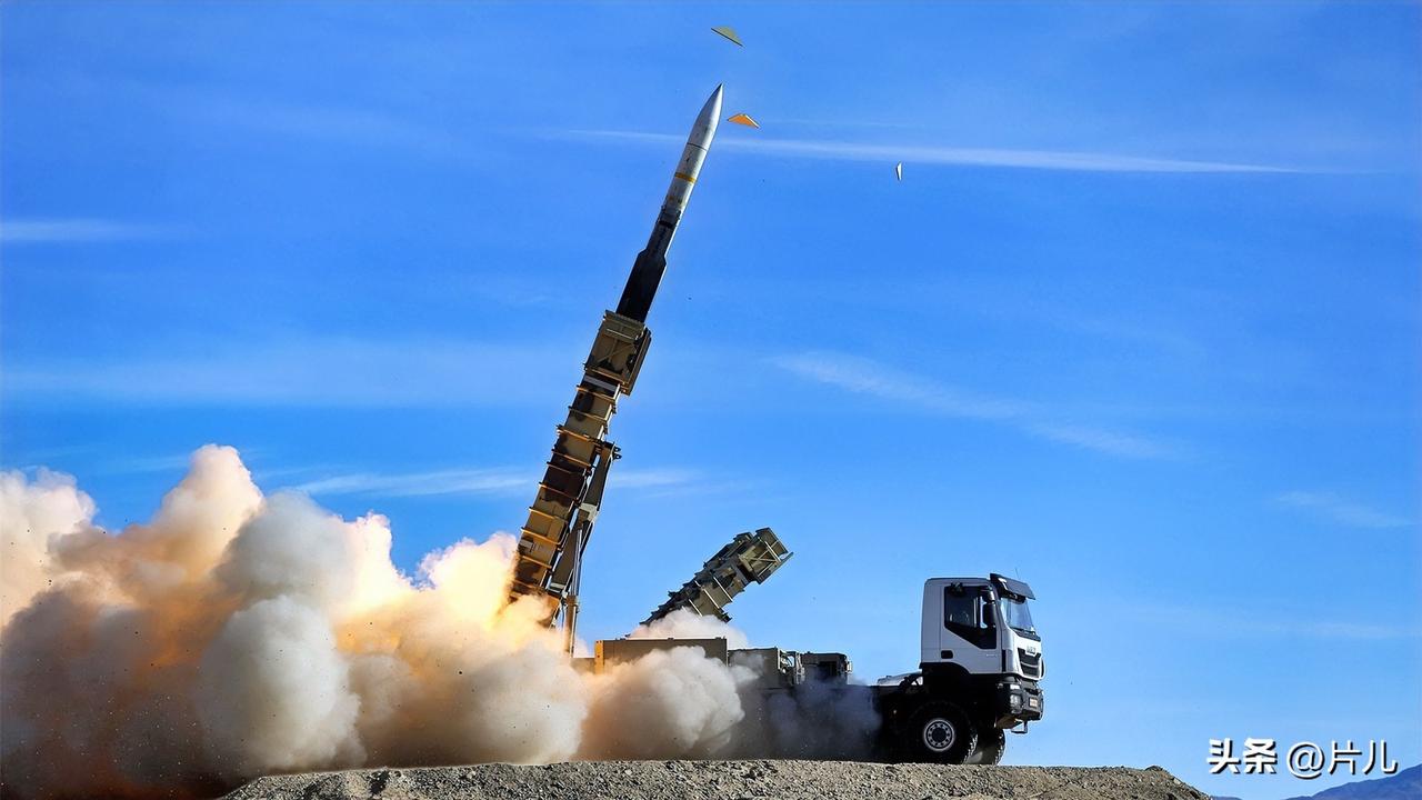 80%美军基地被摧毁！当地时间3月15日，伊朗军方宣布回击美国和以色列的军事行动