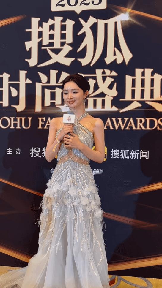 廖慧佳被柯淳夸漂亮的反应 哈哈哈哈哈哈谁被夸漂亮不开心啊廖慧佳这个反应太可爱了，