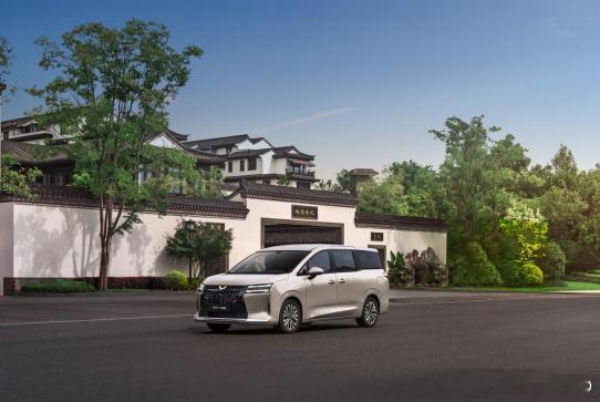 车展速递 | 五菱三动力MPV星光730亮相2025成都车展新华AUTO：202