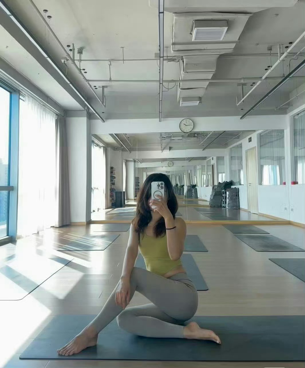 有我这样的女朋友在家等着 你几点回家？  ​ ​​​[哆啦A梦微笑]  ​​​