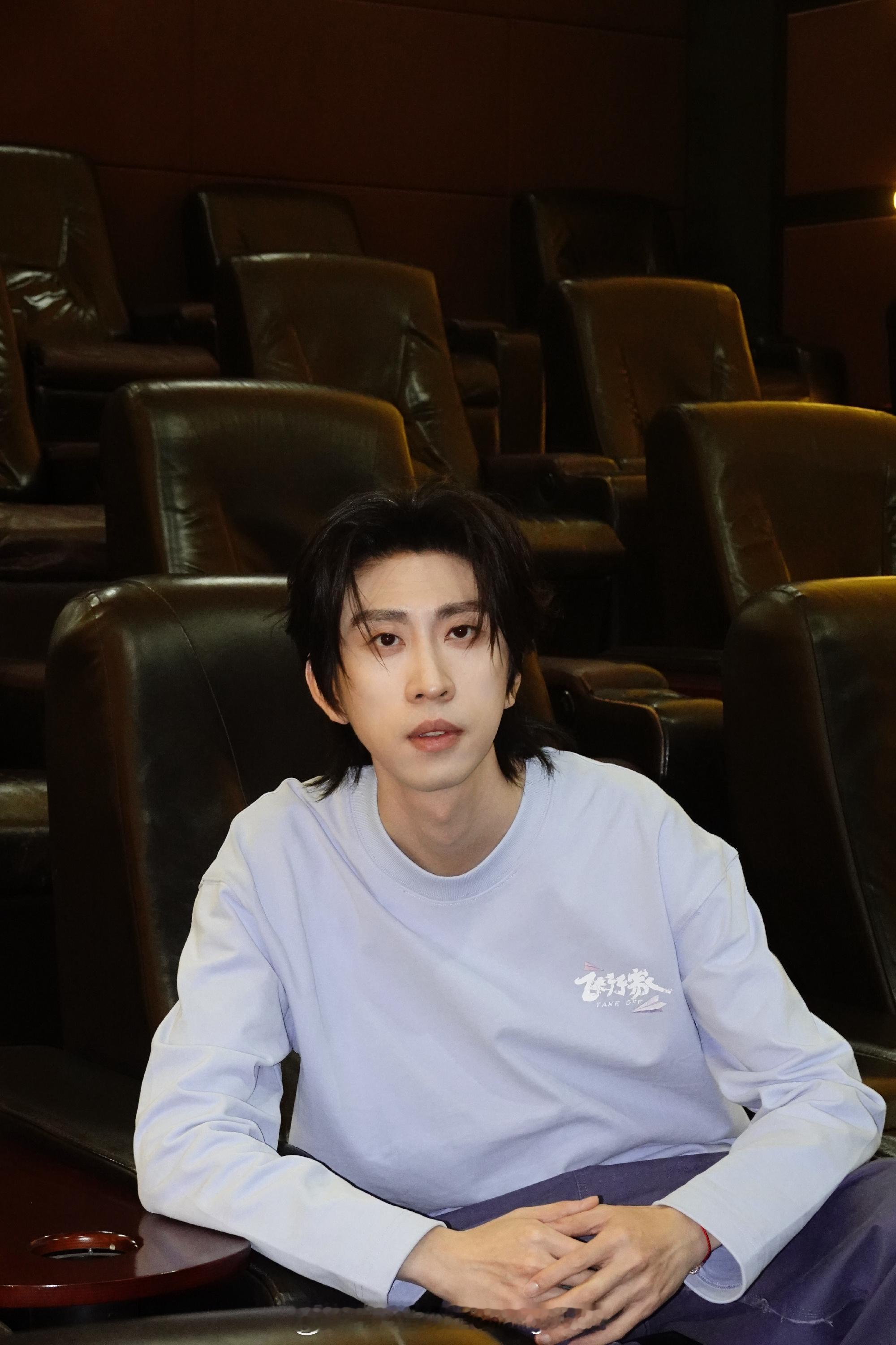 尹丽川导演&编剧新片《开个玩笑》在广东拍摄，张天爱、孙艺洲、潘斌龙、蒋易出演。概