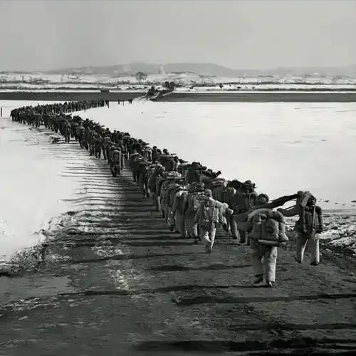 1950年10月19日，中国人民志愿军奉命跨过鸭绿江，开赴朝鲜战场，这是‌抗美援