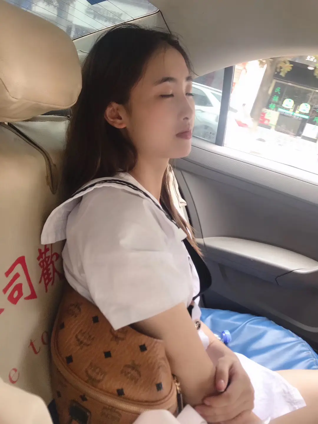 照片是19年拍的 歌是刚刚收藏的 没别的意思 就想看看当年的自己