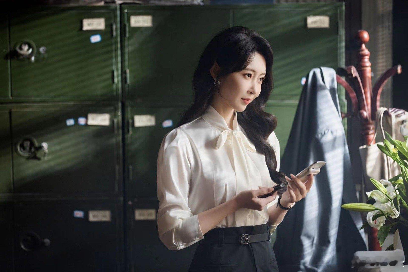 宣璐新剧危险但实在美丽宣璐在新剧塑造的苏然，危险但美得惊人。她的演绎让角色灵魂尽