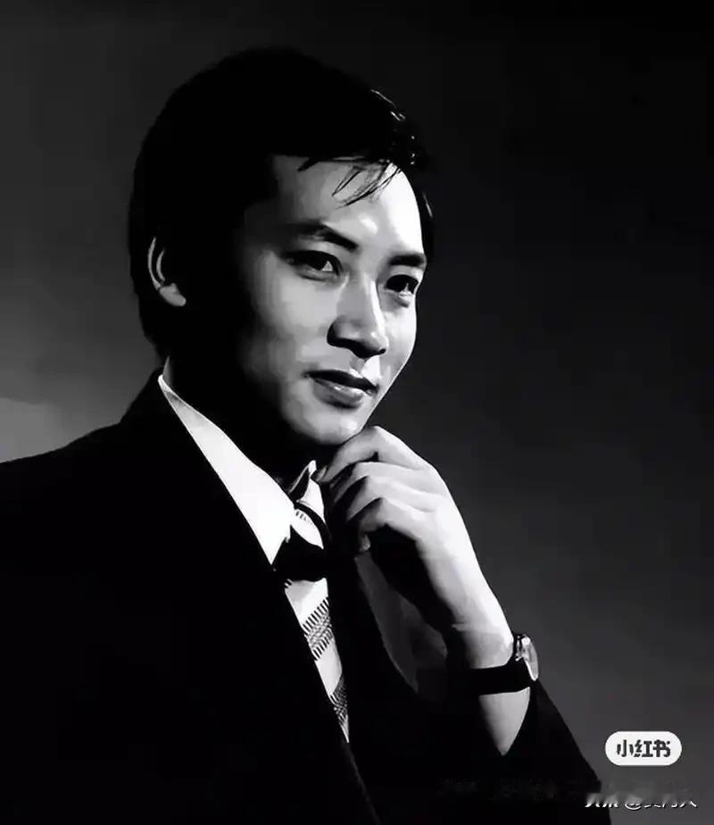 “唐僧”迟重瑞年轻时帅气逼人
 
提起迟重瑞，世人最先想起的，是86版《西游记》