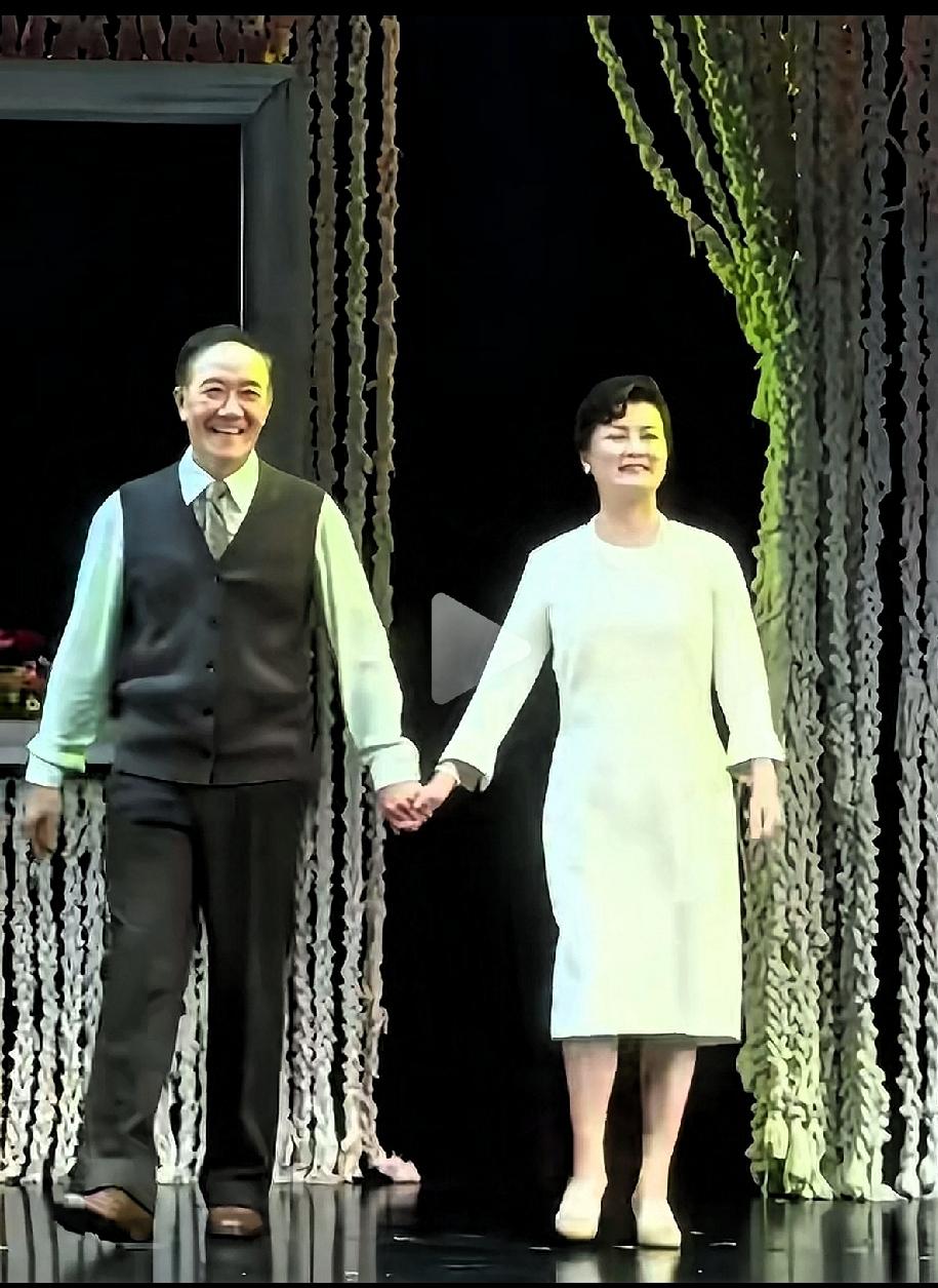 著名男演员李幼斌和他的第2任妻子，女演员史兰芽。
66岁的李幼斌和53岁的史兰芽