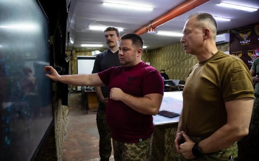 乌军总参谋部发言人科瓦列夫称，波克罗夫斯克（红军城）和米尔诺拉德（米尔诺格勒、季