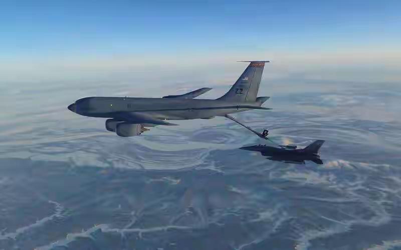 加油机“肚满”燃油，一旦被击中便会毁灭！
当地时间3月12日，一架参与对伊朗军事