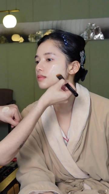 你的意思这是张婧仪素颜原本计划长成张婧仪素颜这样 很多人的素颜容易显得寡淡无神，