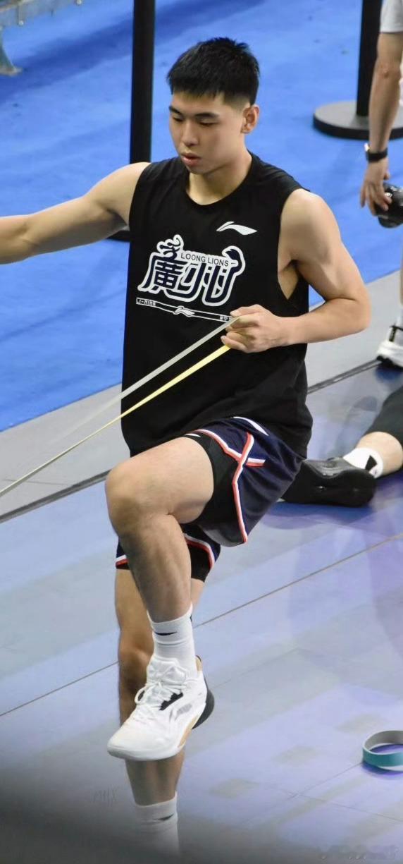 CBA焦点战，广东主场98-99遭北控1分绝杀，廖三宁全场高光carry，成制胜