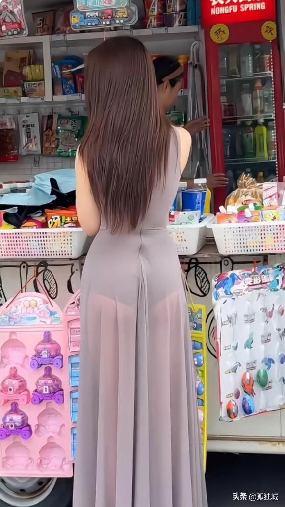 背影迷死人，转身是不是能吓死人[呲牙]