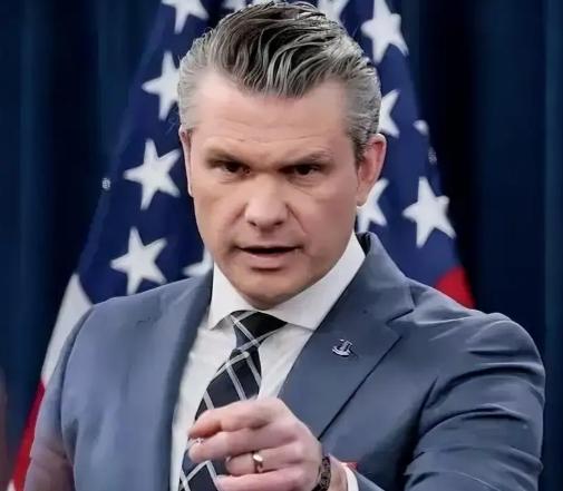 美军内讧！据央视新闻消息，美国防长赫格塞思已要求陆军参谋长兰迪·乔治“辞职并立即