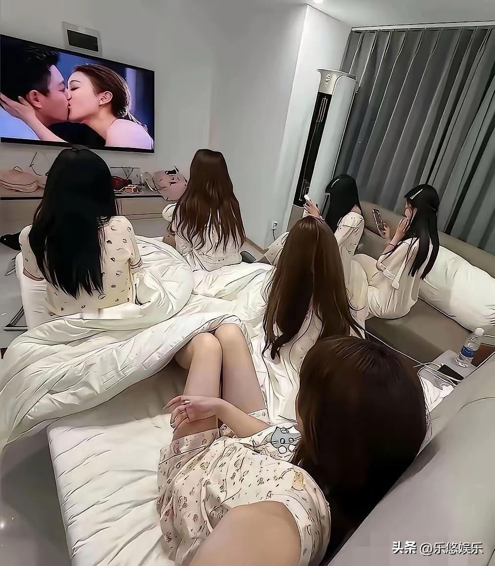 这电视剧好看吗？瞧瞧那六位姑娘，一个比一个看得入神，都没人吭声。过了许久，剧情迎