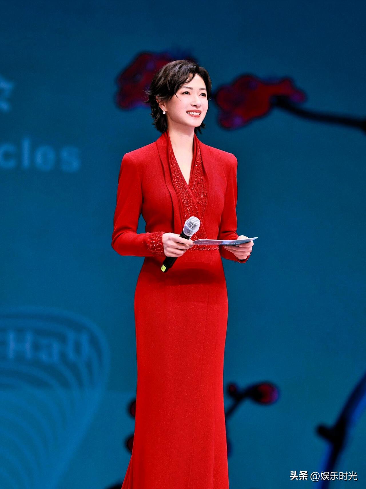 万茜红裙杀！这耳饰美到失语
姐妹们！万茜一身红裙亮相，状态直接杀疯～而点睛之笔就
