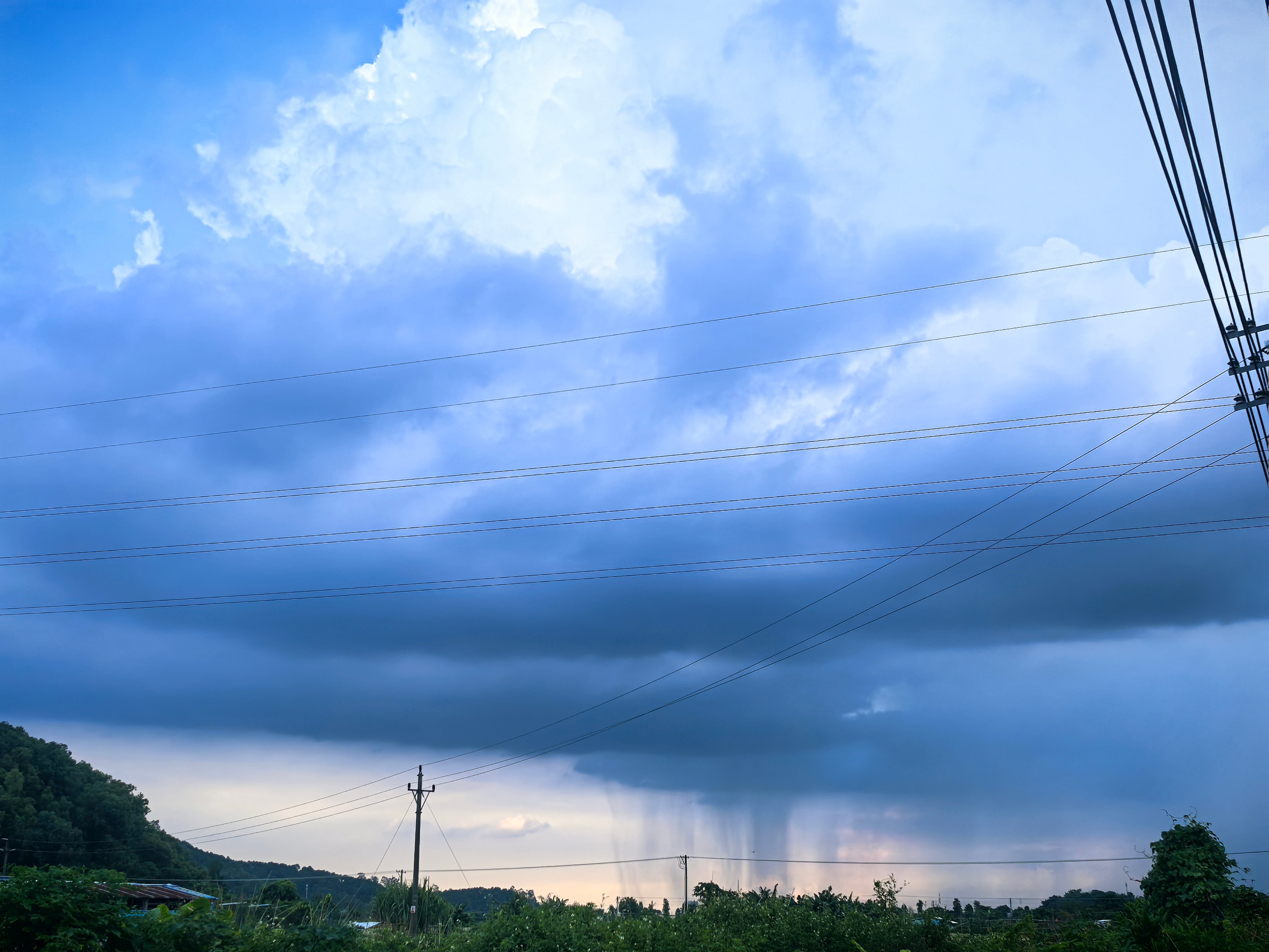 局部地区有骤雨~🌧️ ​​​